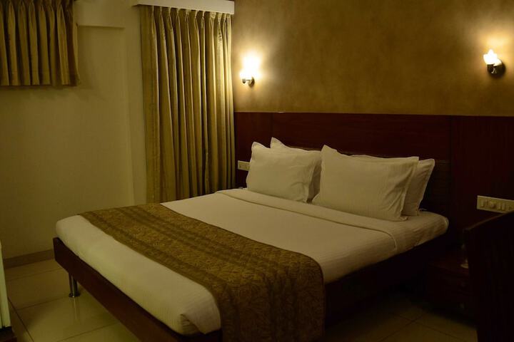 Room 11 of 40