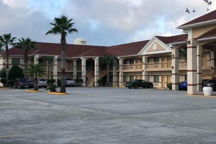 Hotel 10 of 11