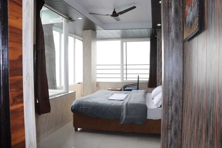 Room 11 of 21