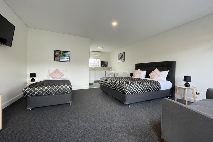Room 14 of 83