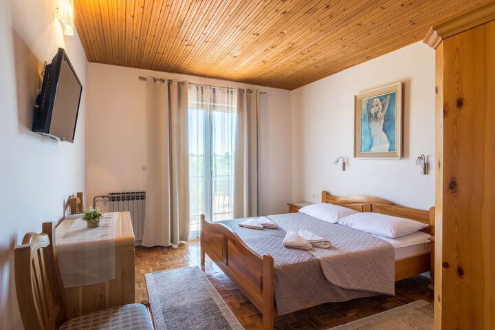 Room 4 of 47