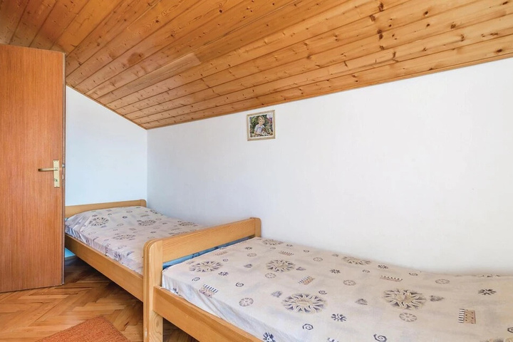 Room 6 of 21