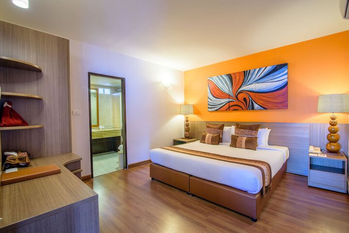 Room 8 of 115