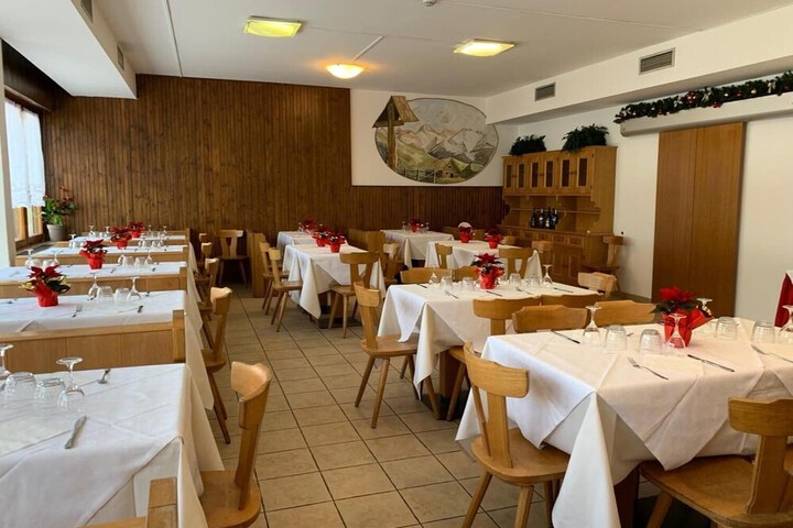 Dining 11 of 20