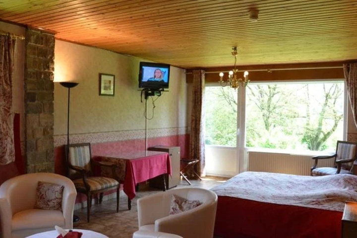 Room 2 of 14