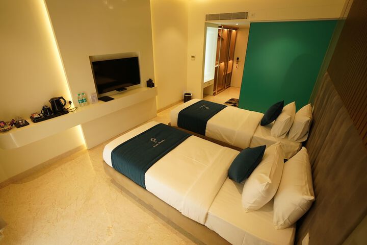 Room 10 of 31