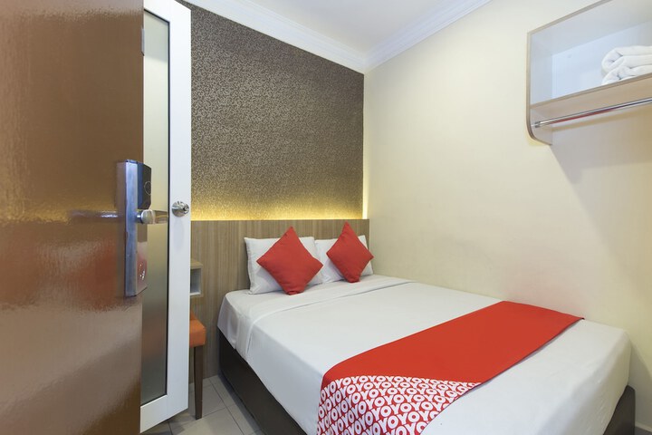 Room 18 of 37