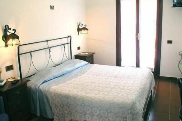 Room 9 of 62