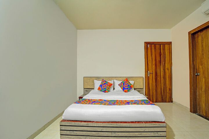 Room 9 of 28