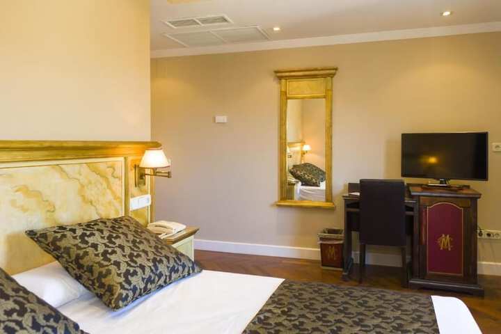 Room 21 of 76
