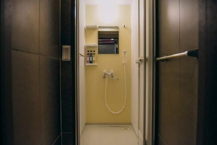 Room 17 of 40