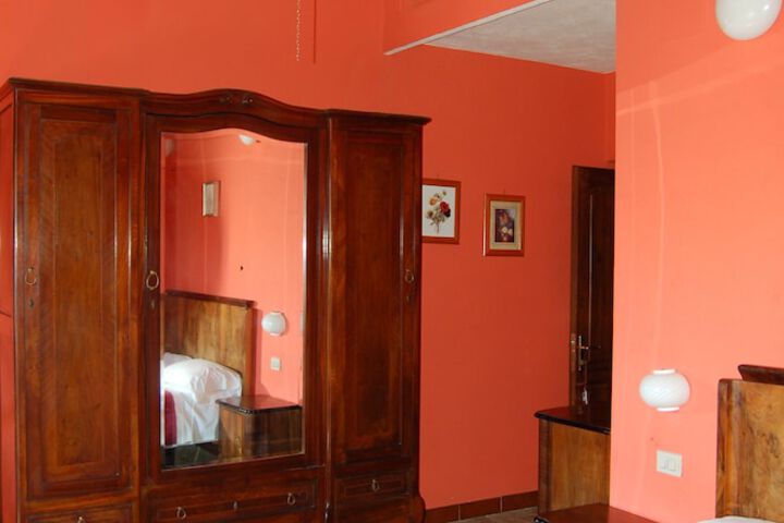 Room 6 of 47