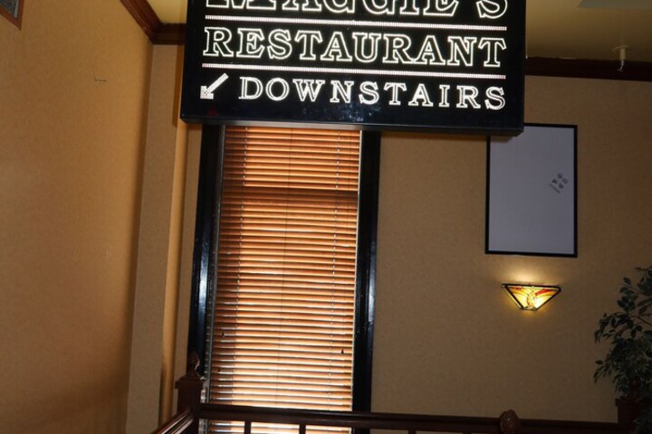 Dining 19 of 21