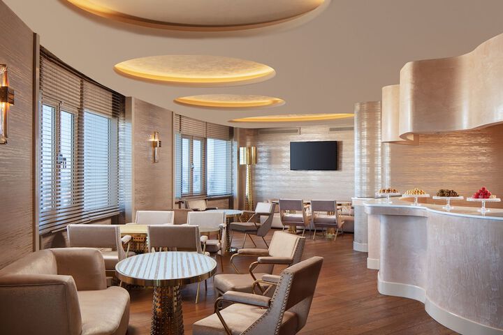 Lounge 98 of 140