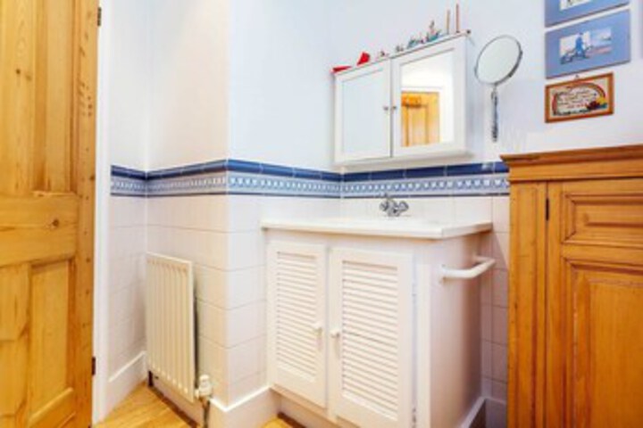 Room 4 of 28