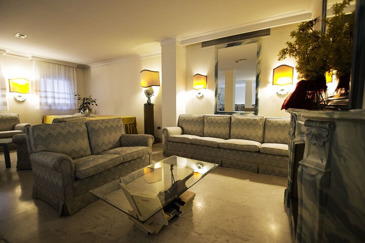 Entrance & Lobby