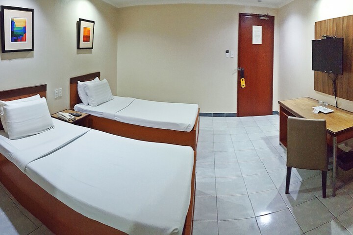 Room 30 of 69