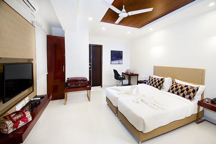 Room 4 of 13