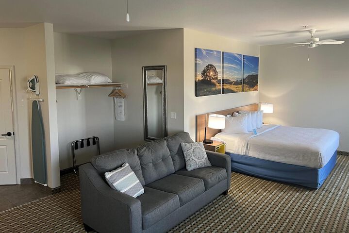 Room 6 of 37