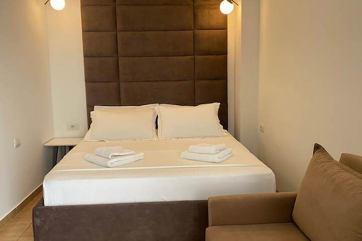 Room 46 of 103