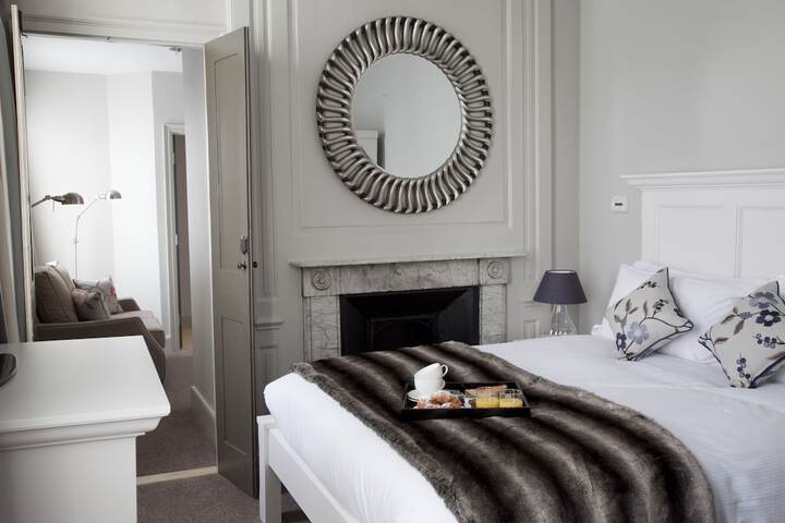 Room 3 of 34