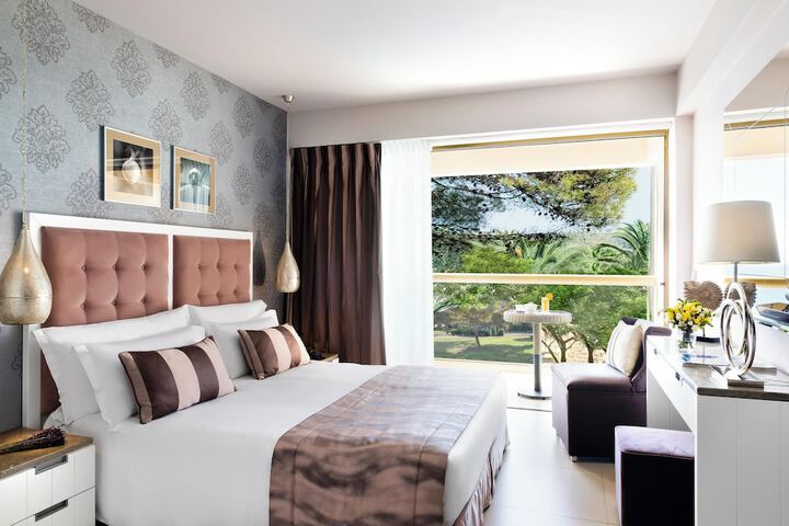 Room 32 of 622