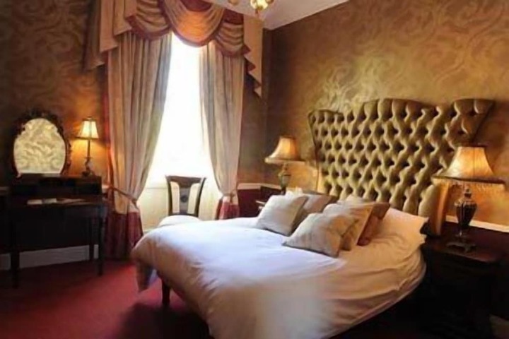 Room 12 of 29