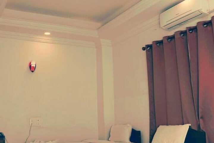 Room 13 of 36