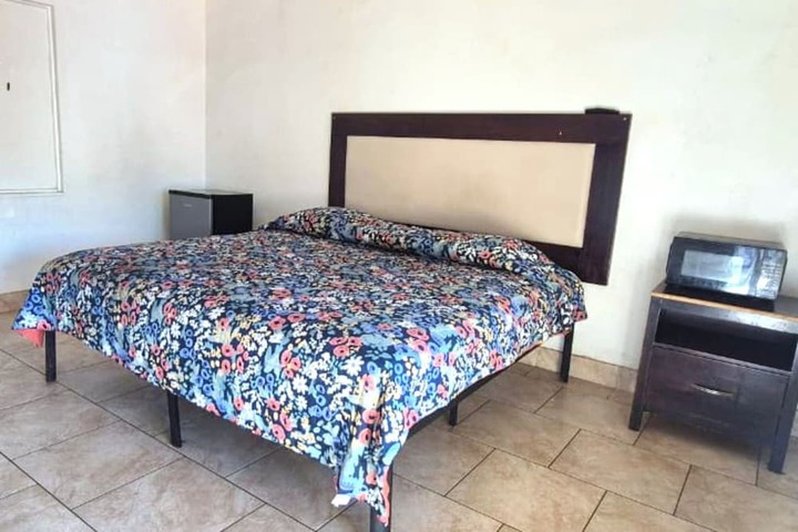 Room 7 of 12
