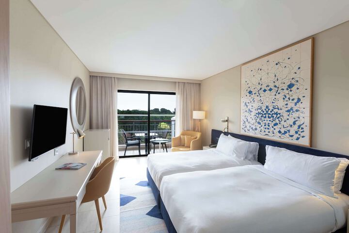 Room 33 of 152