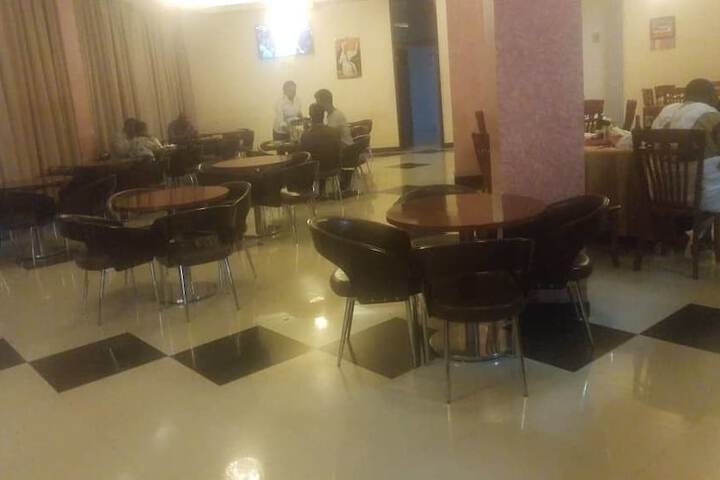 Dining 5 of 15