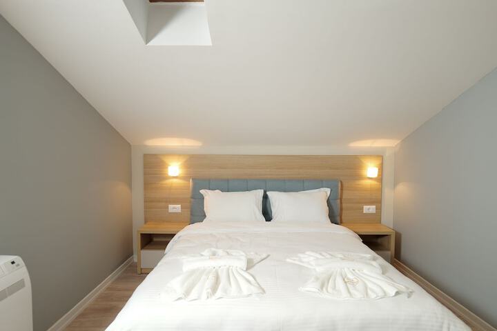 Room 3 of 40