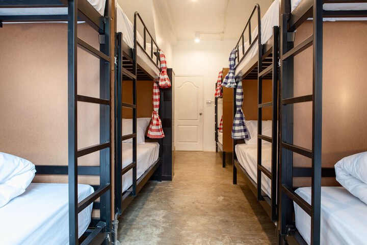 Room 4 of 41
