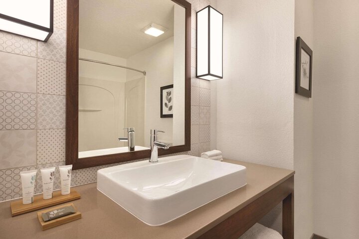 2 Queen Beds Accessible (9 of 10)
