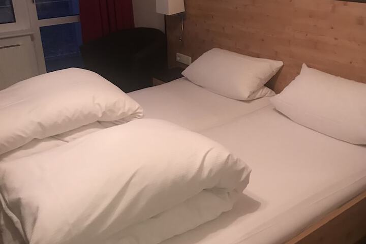 Room 5 of 81