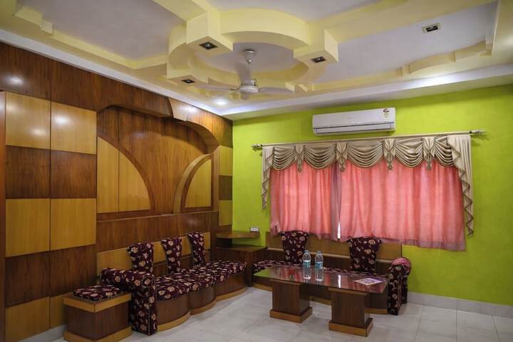 Room 9 of 17