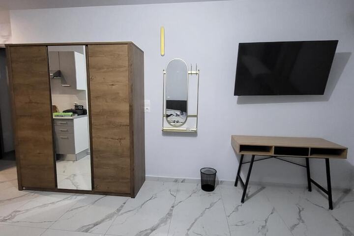 Room 7 of 28