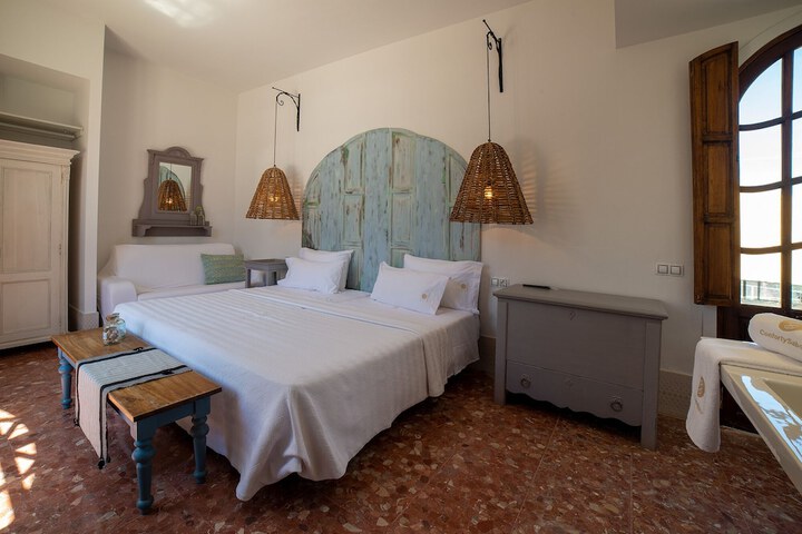 Room 2 of 16