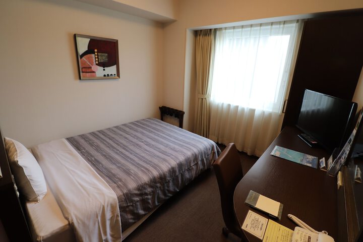 Room 11 of 36