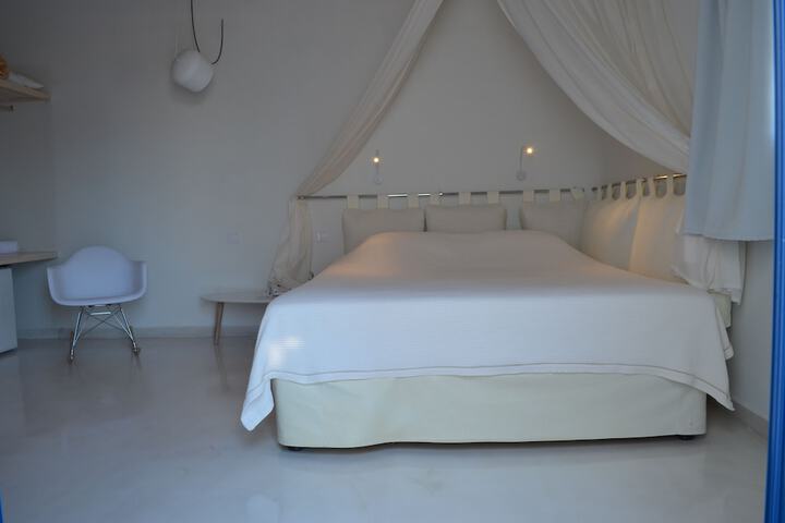 Room 2 of 47