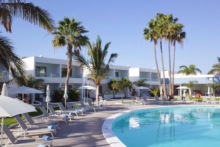 Hotel Pool