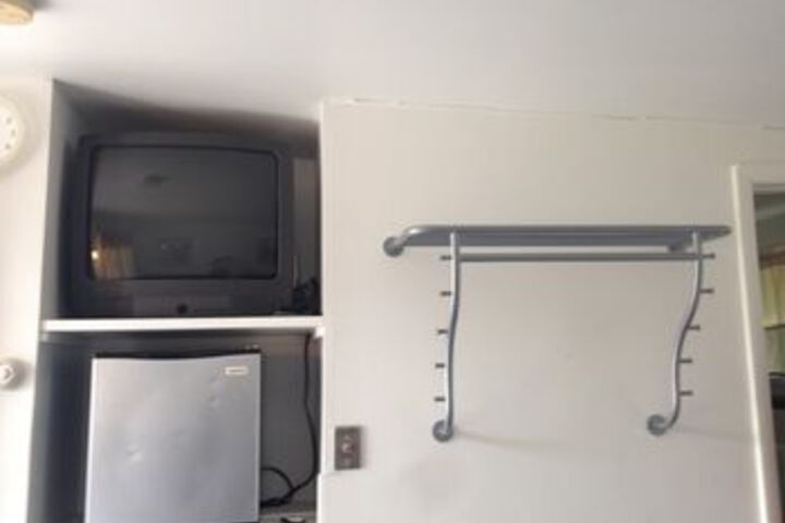 Room 9 of 13