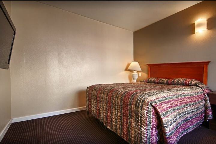 Room 7 of 18