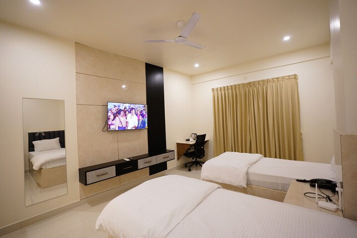 Room 8 of 19