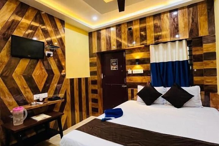 Room 16 of 18