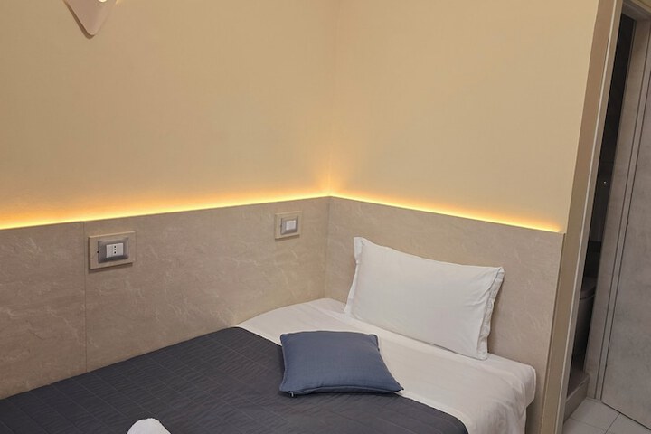 Room 38 of 65