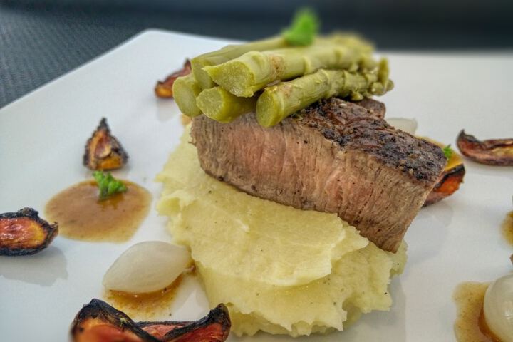 Dining 39 of 77