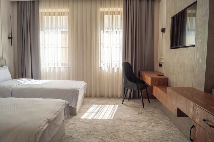 Room 6 of 24