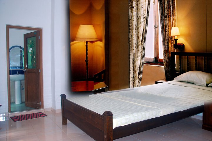 Room 2 of 25