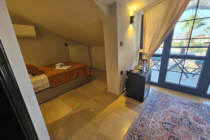 Room 17 of 46